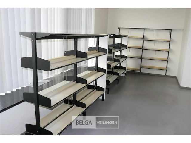 3 metalen boekenrekken - afbeelding 1 van  1