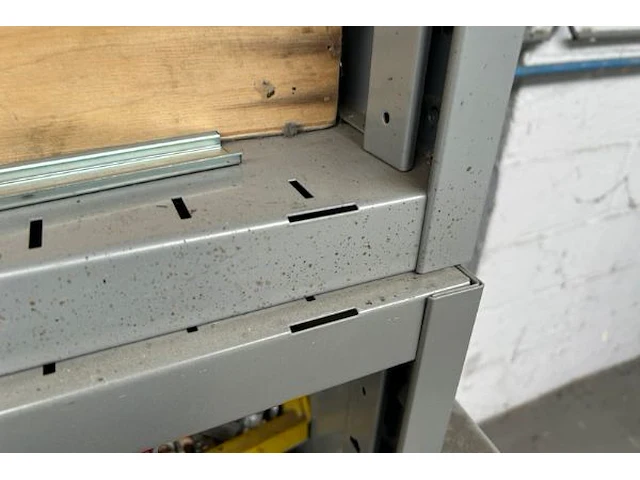 3 metalen kasten met inhoud - afbeelding 3 van  8
