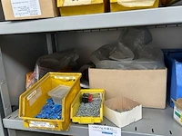 3 metalen kasten met inhoud - afbeelding 5 van  8