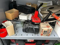 3 metalen kasten met inhoud - afbeelding 4 van  15