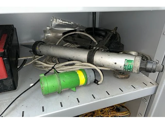 3 metalen kasten met inhoud - afbeelding 5 van  15