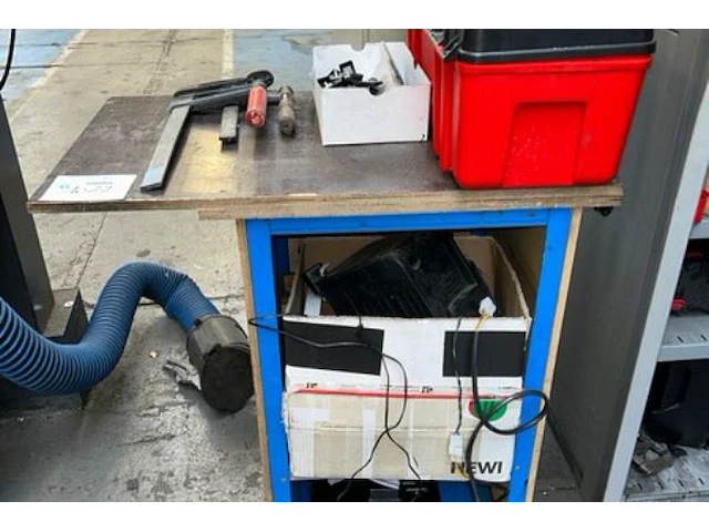 3 metalen kasten met inhoud - afbeelding 6 van  15