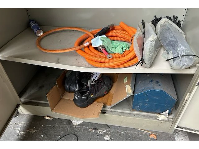 3 metalen kasten met inhoud - afbeelding 10 van  15
