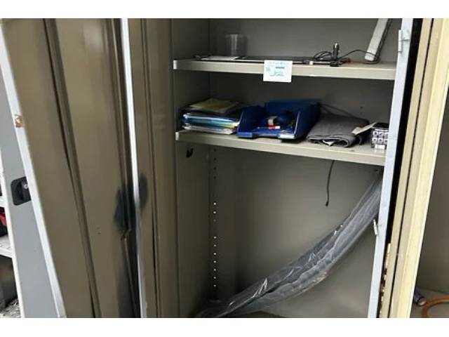 3 metalen kasten met inhoud - afbeelding 11 van  15