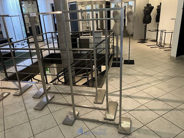 3 metalen kledingrekken - afbeelding 2 van  3