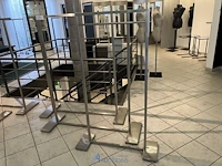 3 metalen kledingrekken - afbeelding 2 van  3