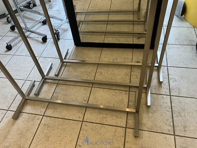 3 metalen kledingrekken - afbeelding 2 van  2