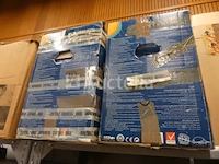 3 metalen planken en computerapparatuur - afbeelding 4 van  19