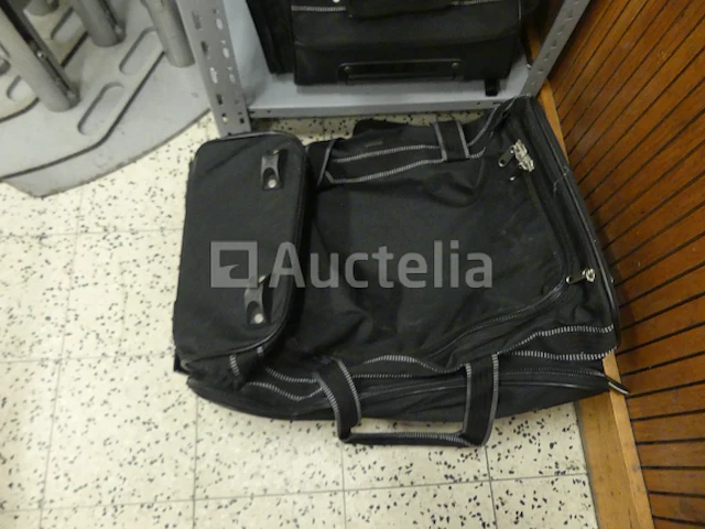 3 metalen planken en computerapparatuur - afbeelding 5 van  19