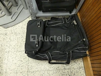 3 metalen planken en computerapparatuur - afbeelding 5 van  19