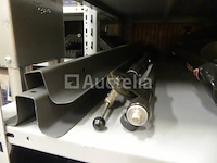 3 metalen planken en computerapparatuur - afbeelding 10 van  19