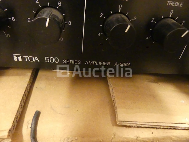 3 metalen planken en computerapparatuur - afbeelding 12 van  19