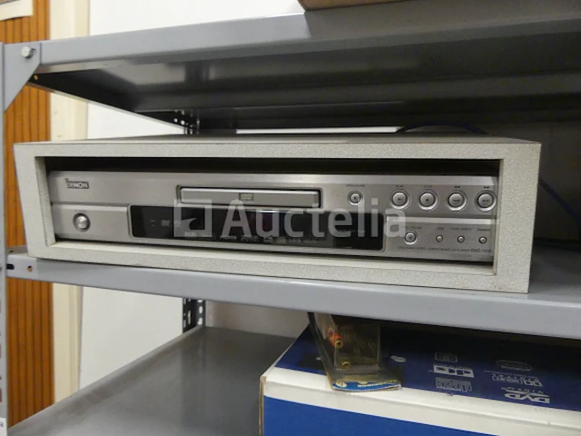 3 metalen planken en computerapparatuur - afbeelding 18 van  19