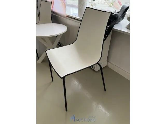 3 metalen stoelen - afbeelding 2 van  3