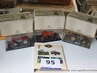 3 miniatuur landbouwtractoren atlas plus catalogus - afbeelding 1 van  4