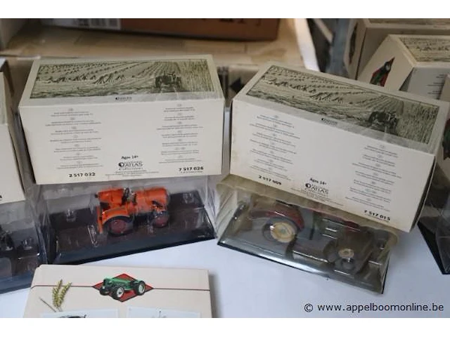 3 miniatuur landbouwtractoren atlas plus catalogus - afbeelding 2 van  4
