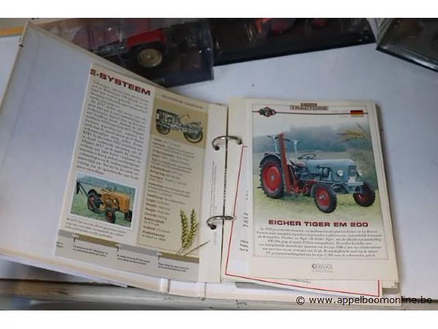 3 miniatuur landbouwtractoren atlas plus catalogus - afbeelding 4 van  4