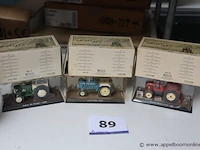 3 miniatuur landbouwtractoren atlas - afbeelding 1 van  3