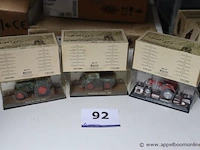 3 miniatuur landbouwtractoren atlas - afbeelding 1 van  3