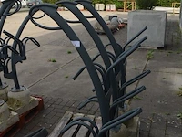3 moderne zwart metalen fietsenrekken - afbeelding 1 van  3