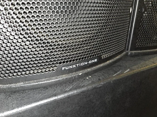 3 muziekboxen funktion-one 2 x f-81 + 1 x sb210a - afbeelding 3 van  8