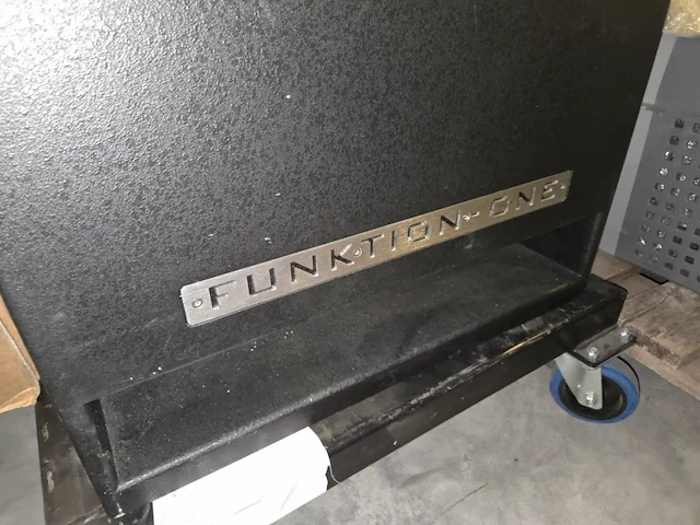 3 muziekboxen funktion-one 2 x f-81 + 1 x sb210a - afbeelding 5 van  8