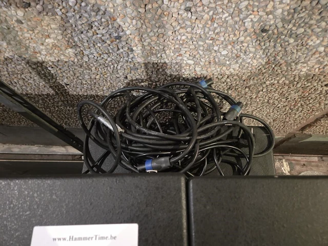 3 muziekboxen funktion-one 2 x f-81 + 1 x sb210a - afbeelding 6 van  8