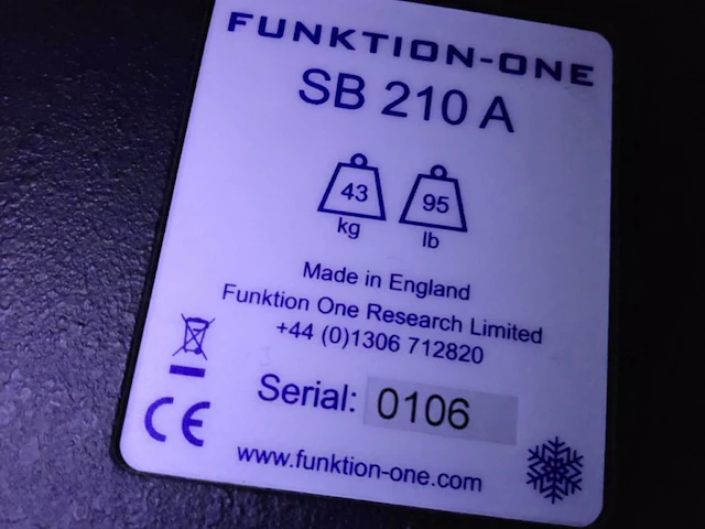 3 muziekboxen funktion-one 2 x f-81 + 1 x sb210a - afbeelding 8 van  8