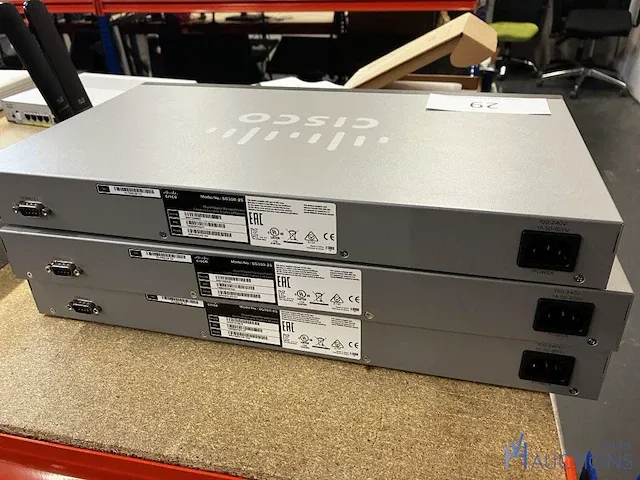 3 netwerkswitchen cisco - afbeelding 3 van  3