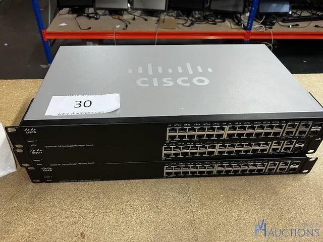 3 netwerkswitchen cisco - afbeelding 1 van  3