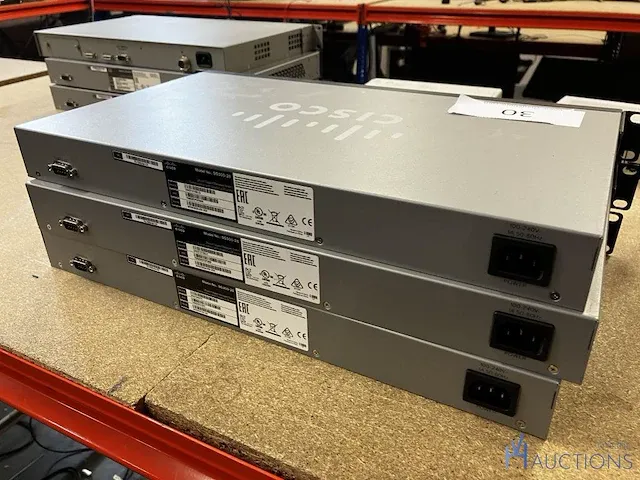 3 netwerkswitchen cisco - afbeelding 3 van  3