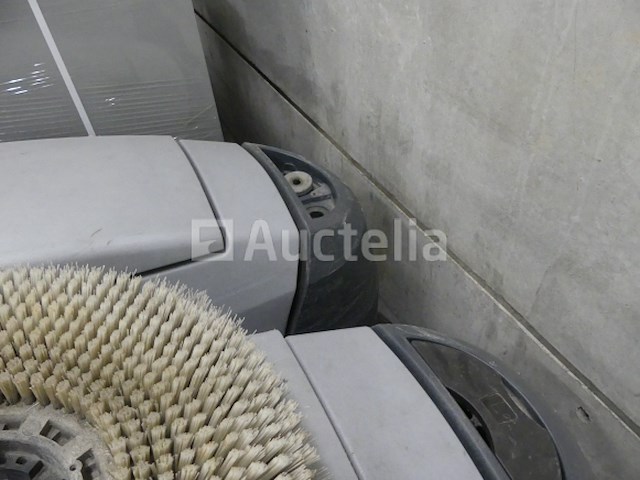 3 nilfisk sc401 reinigingsmachines - afbeelding 4 van  8