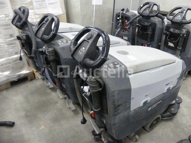 3 nilfisk sc401 reinigingsmachines - afbeelding 2 van  13