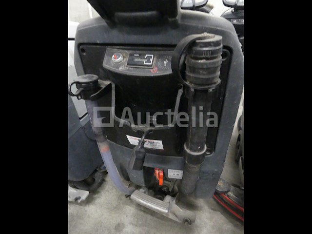 3 nilfisk sc401 reinigingsmachines - afbeelding 1 van  13