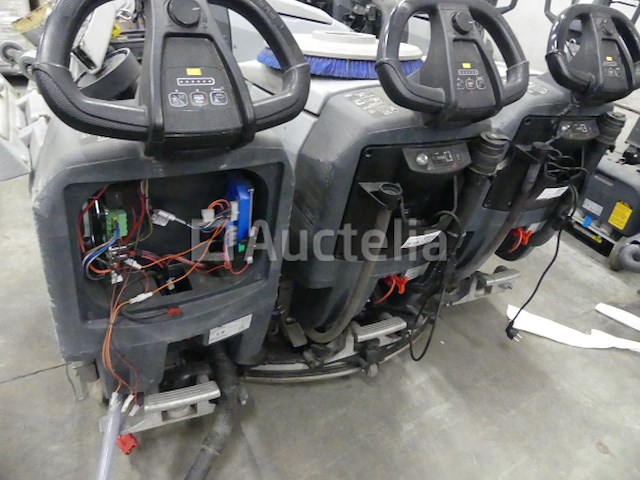 3 nilfisk sc401 reinigingsmachines - afbeelding 2 van  7