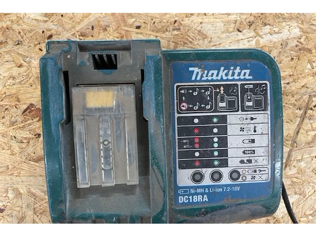 3 oplaadstations makita - afbeelding 4 van  7