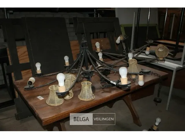 3 oude metalen kroonluchters - afbeelding 1 van  8