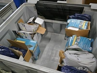 3 palletboxen met diverse luchtmatrassen en slaapzakken - afbeelding 3 van  9