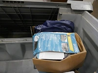3 palletboxen met diverse luchtmatrassen en slaapzakken - afbeelding 4 van  9