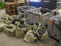 3 palletboxen met diverse luchtmatrassen en slaapzakken - afbeelding 9 van  9