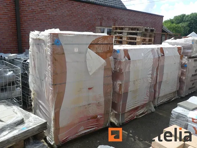 3 pallets terracotta bakstenen - afbeelding 1 van  6