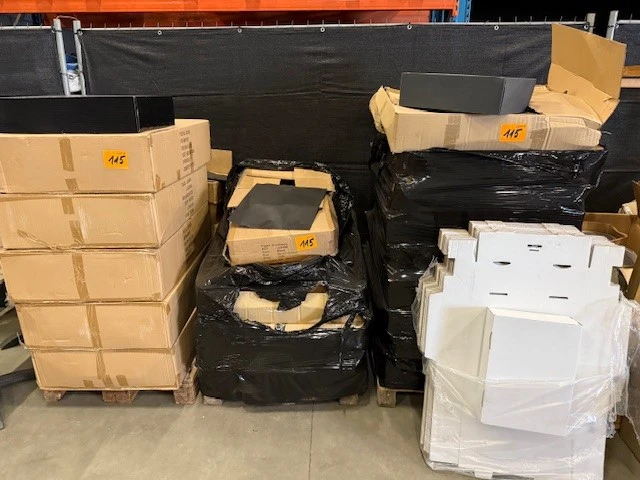 3 palletten met kartonnen verpakking - afbeelding 1 van  14