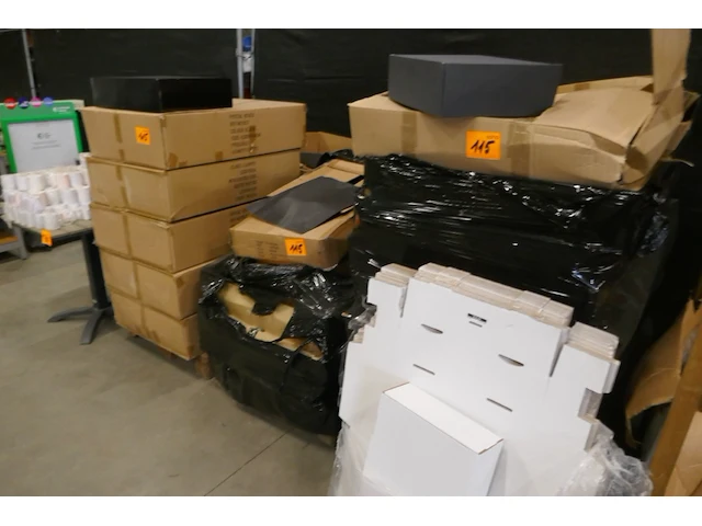 3 palletten met kartonnen verpakking - afbeelding 13 van  14