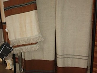 3 plaids, 4 tafellakens, 4 kussens, alles van libeco (5,6,7)