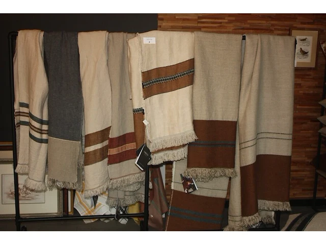 3 plaids, 4 tafellakens, 4 kussens, alles van libeco (5,6,7) - afbeelding 4 van  10