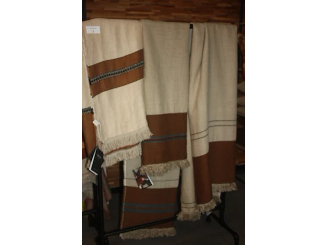 3 plaids, 4 tafellakens, 4 kussens, alles van libeco (5,6,7) - afbeelding 6 van  10