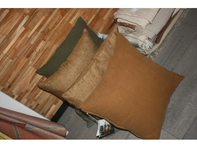 3 plaids, 4 tafellakens, 4 kussens, alles van libeco (5,6,7) - afbeelding 7 van  10