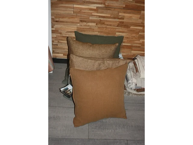 3 plaids, 4 tafellakens, 4 kussens, alles van libeco (5,6,7) - afbeelding 8 van  10