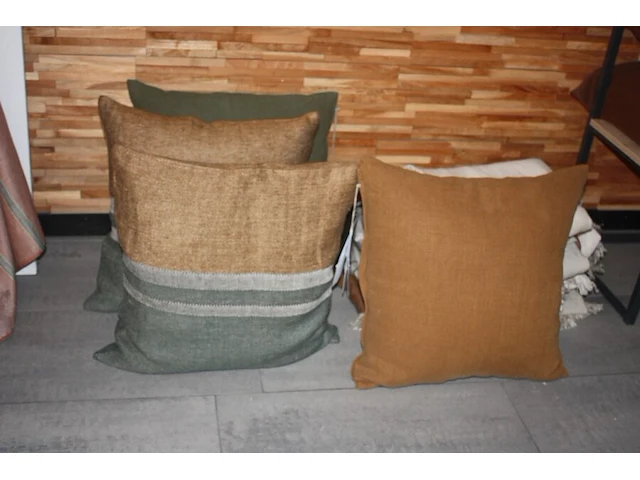 3 plaids, 4 tafellakens, 4 kussens, alles van libeco (5,6,7) - afbeelding 9 van  10