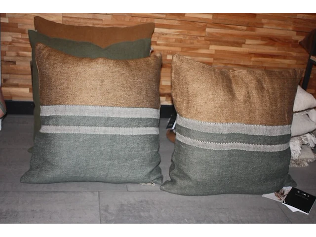 3 plaids, 4 tafellakens, 4 kussens, alles van libeco (5,6,7) - afbeelding 10 van  10